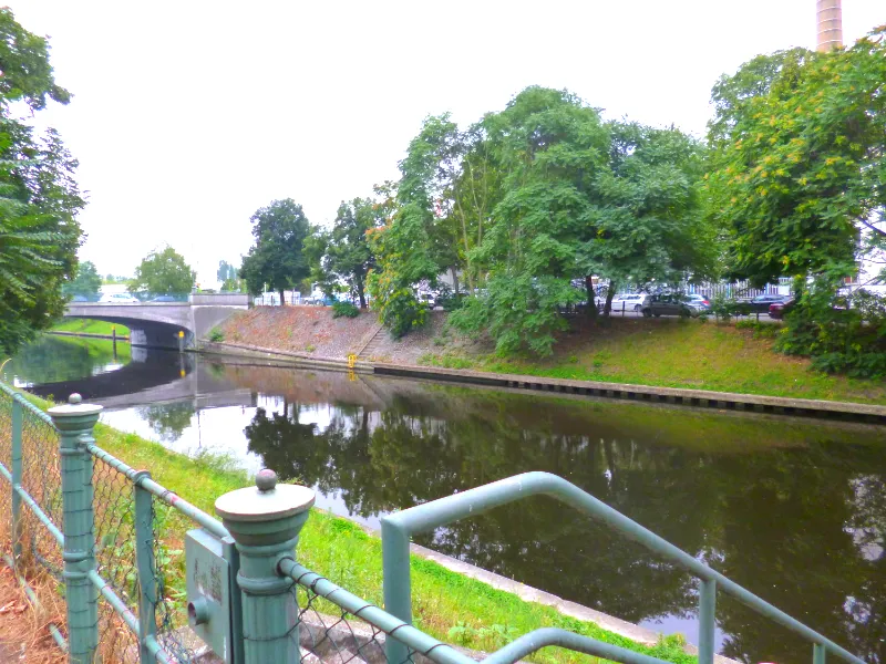 2 - Zimmer Wohnung im Altbau mit Blick auf den Kanal — photo 1